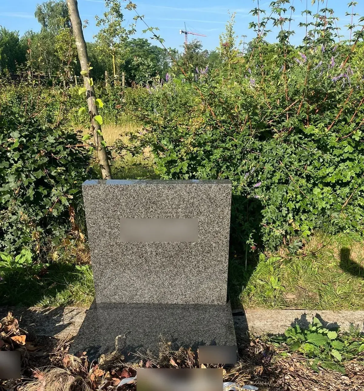 Gedenksteen natuurzone, gedenkmonument door GranietFix