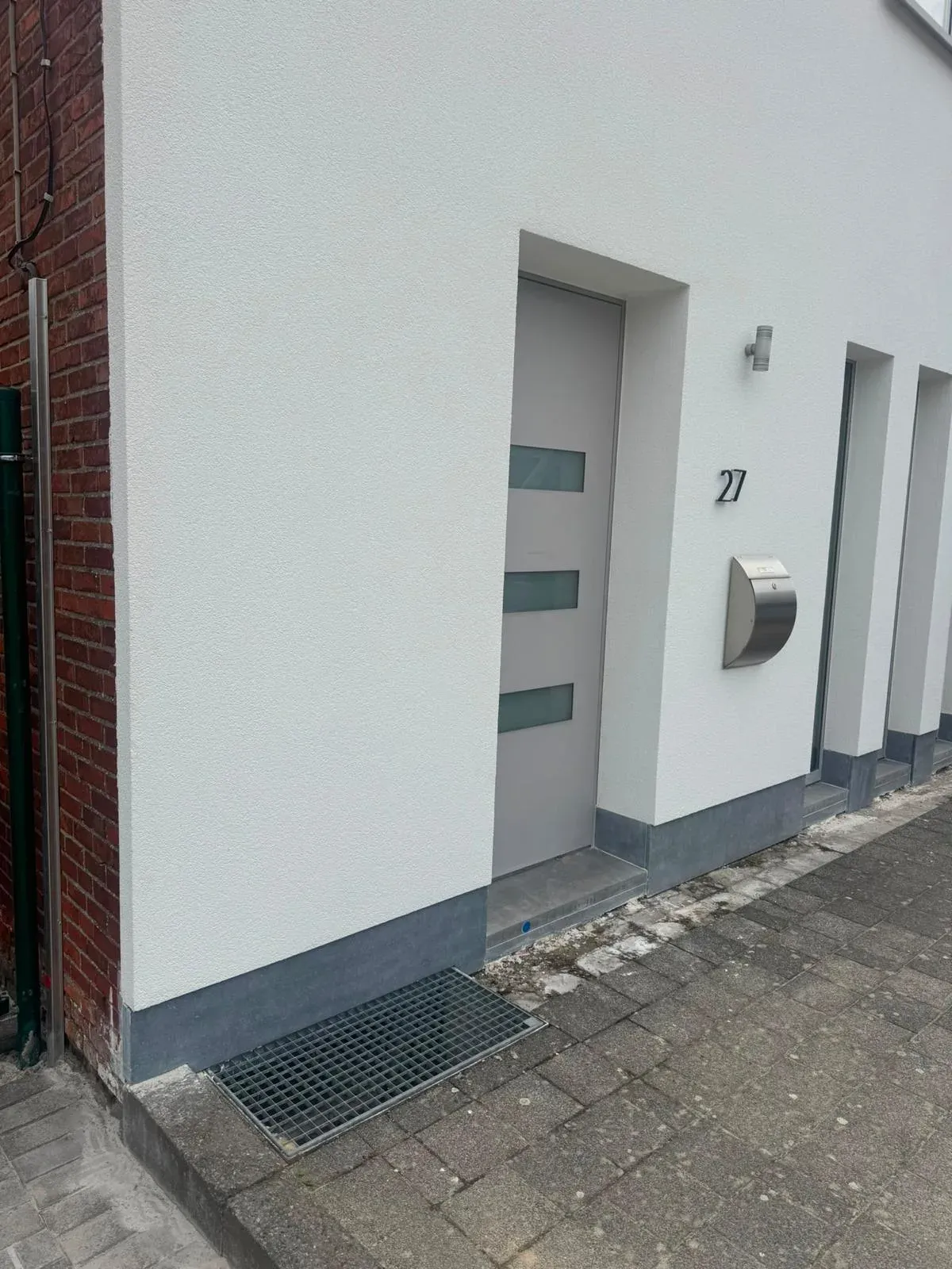 Gevelplint voordeur, natuursteen maatwerk door GranietFix
