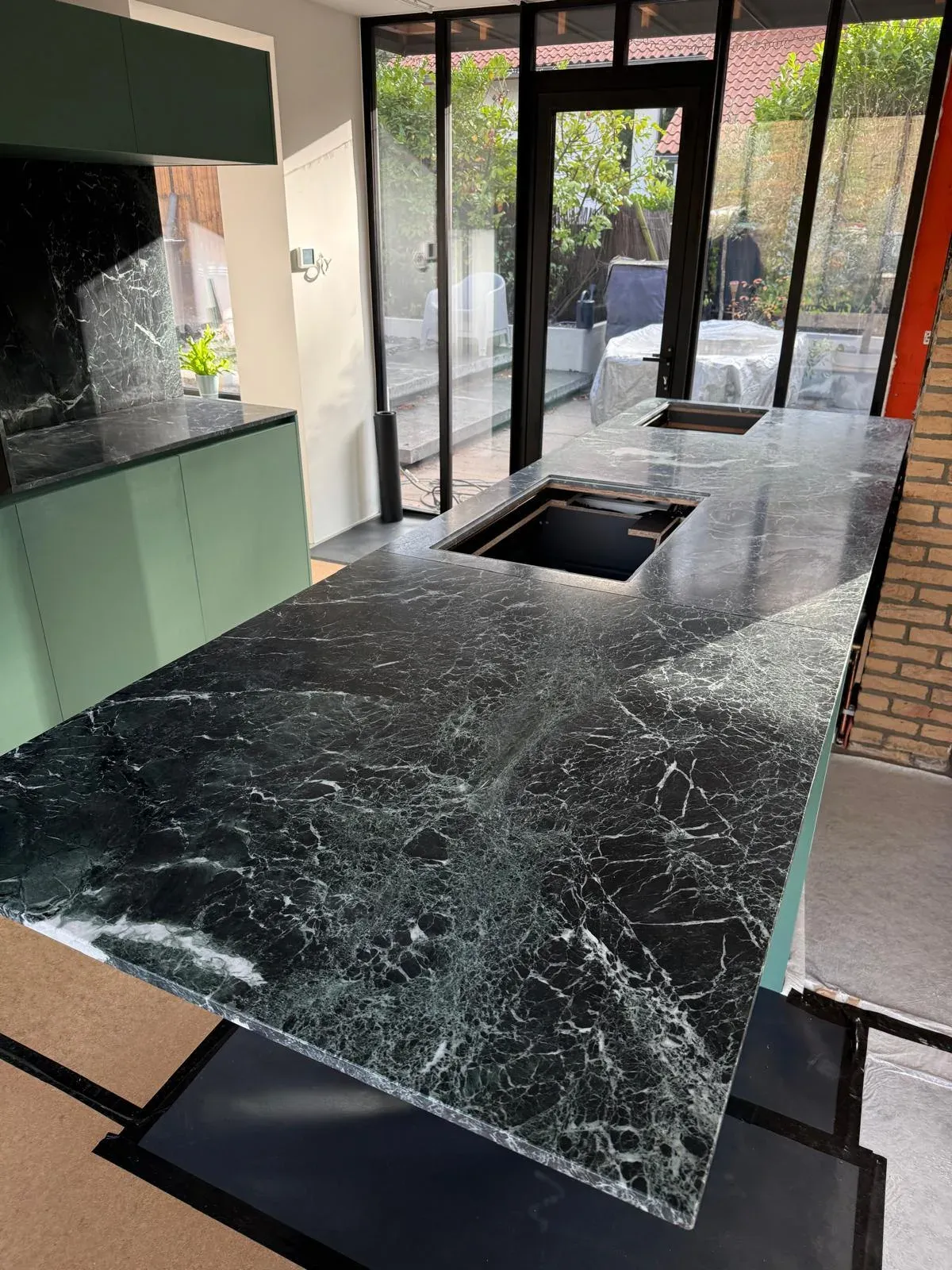 Keuken verde alpi, natuursteen maatwerk door GranietFix