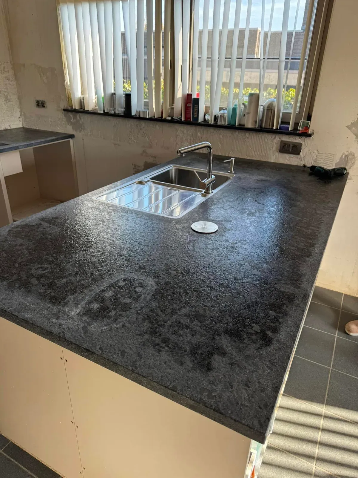 Keukenblad graniet renovatie, natuursteen maatwerk door GranietFix