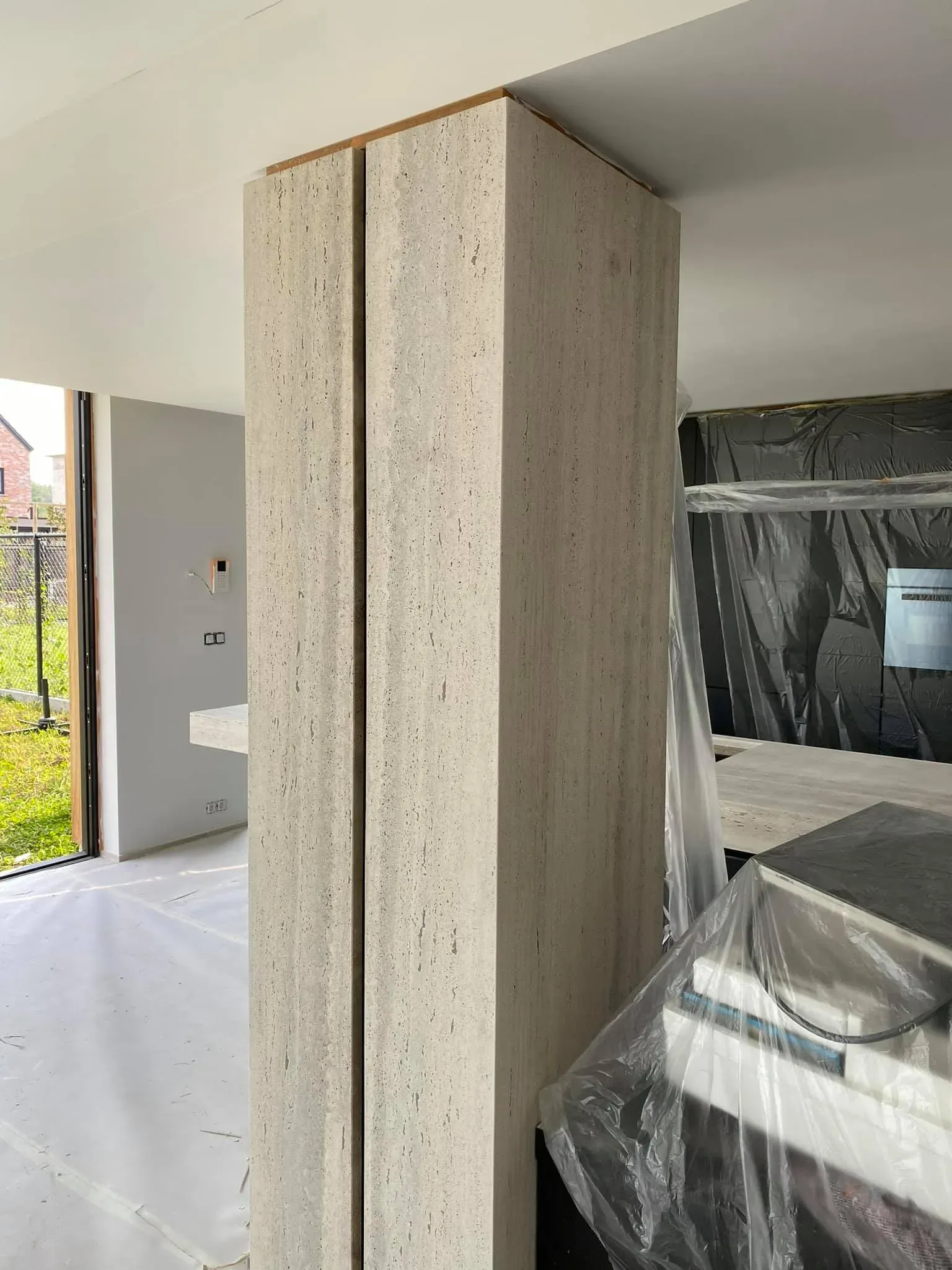 Keukeneiland travertijn, natuursteen maatwerk door GranietFix